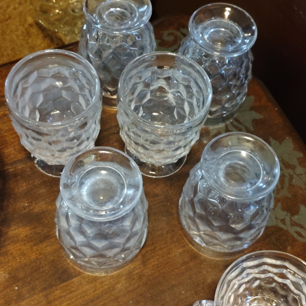 Set of footed tumblers